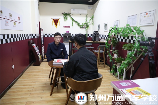 靠著這股勁兒，26歲小伙逆襲成為老板……