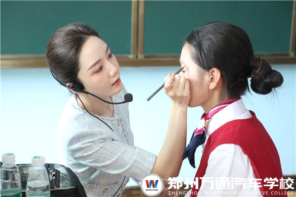 企業(yè)導(dǎo)師面對(duì)面 | 乘務(wù)員“完美形象”是這樣塑造的！