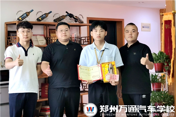 銷售、先進(jìn)個(gè)人……萬通畢業(yè)生閃耀職場！